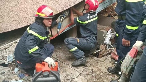 Sập nhà ở TP. Hồ Chí Minh, nạn nhân mắc kẹt vẫn còn sống Sập nhà ở TP. Hồ Chí Minh, nạn nhân mắc kẹt vẫn còn sống