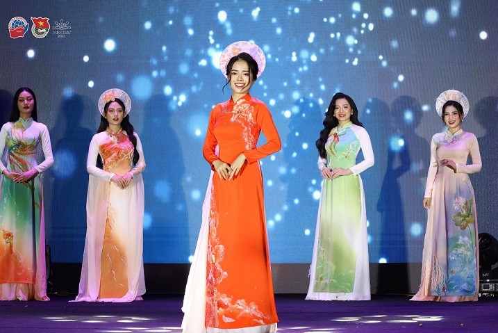 Hoa khôi Ngoại giao Đoàn Thị Xuân Linh: Áo dài luôn là hồn cốt và thứ thấm nhuần trong trái tim người Việt