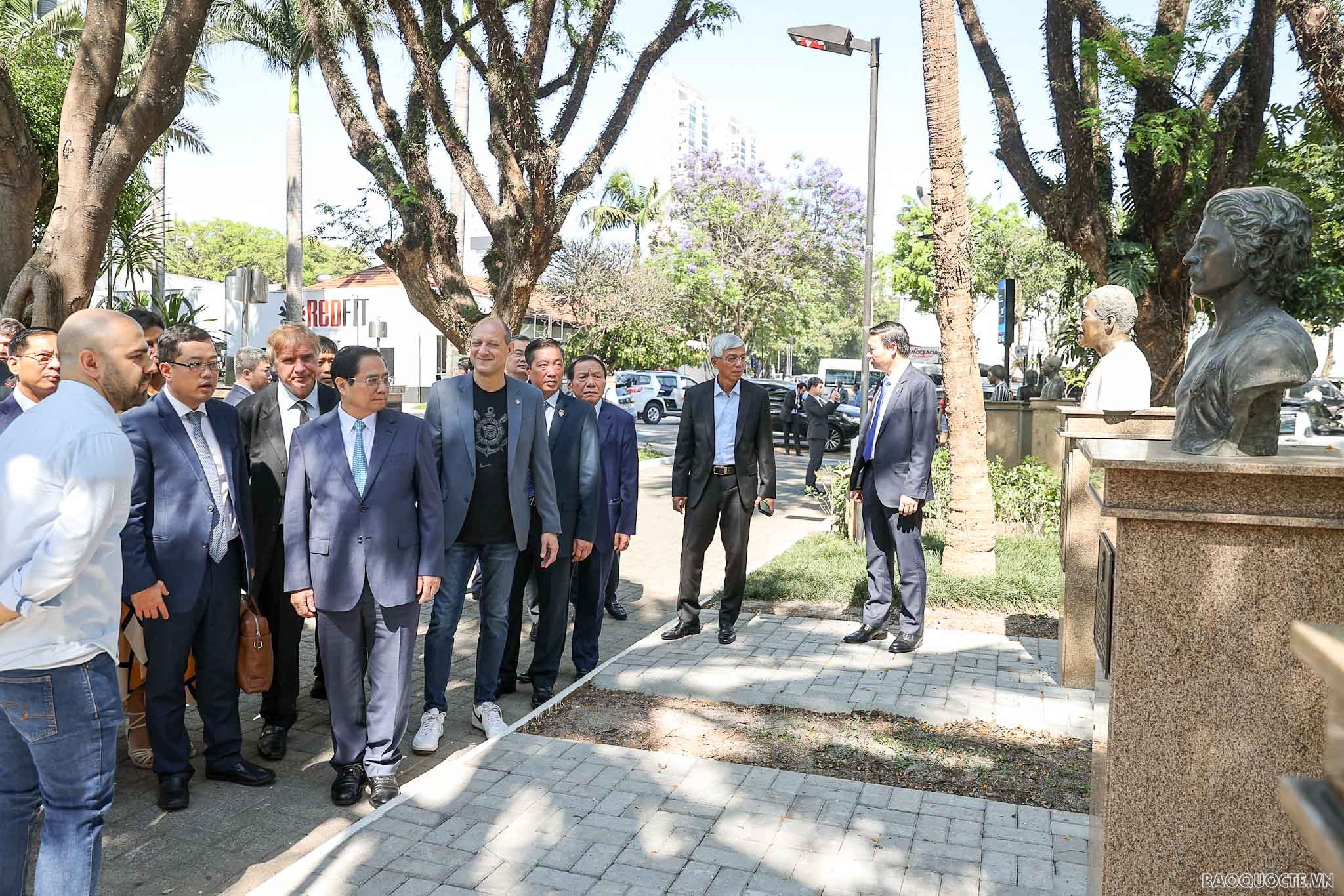 Thủ tướng Phạm Minh Chính thăm câu lạc bộ bóng đá hàng đầu của Brazil