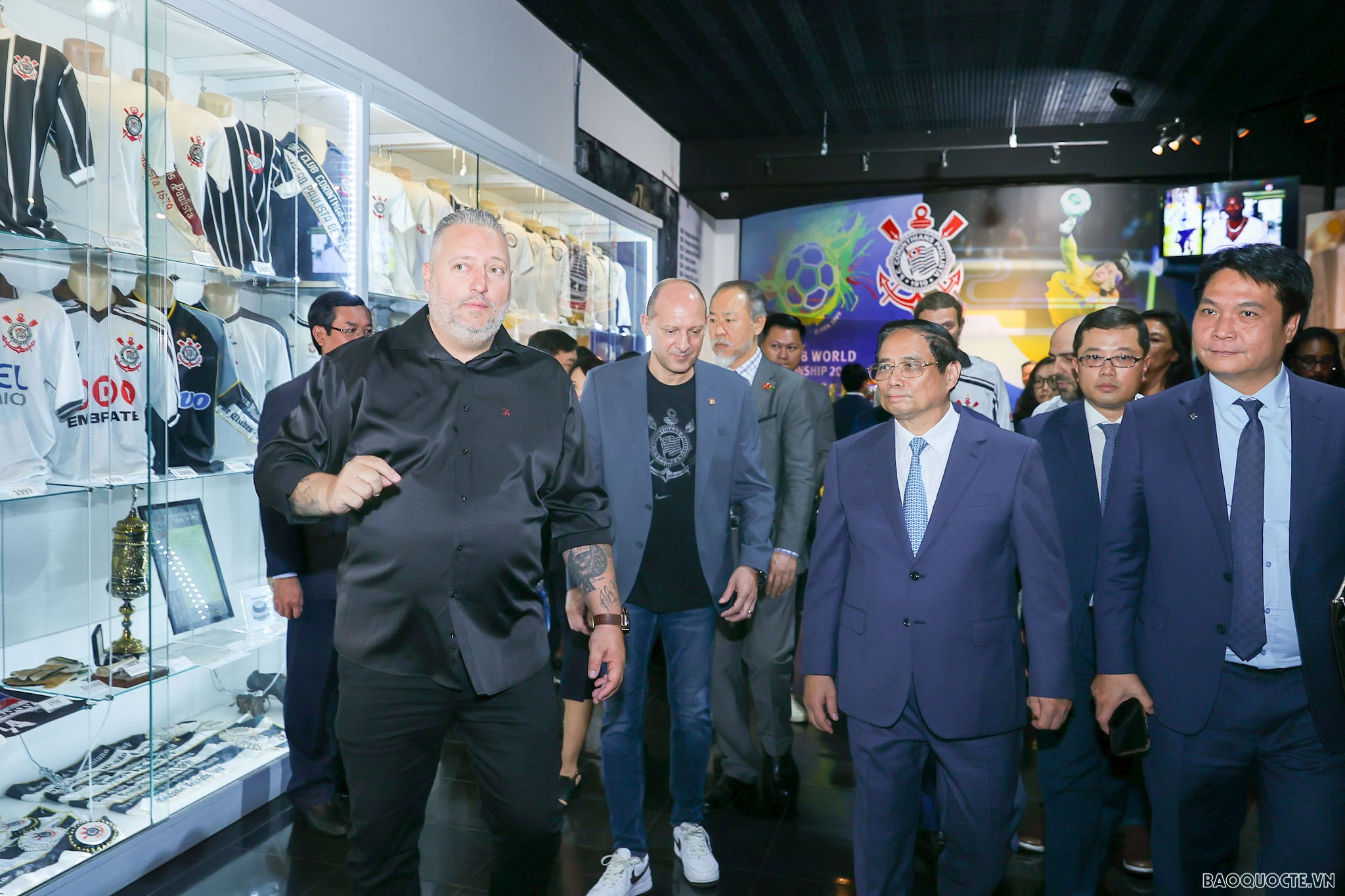 Thủ tướng Phạm Minh Chính thăm câu lạc bộ bóng đá hàng đầu của Brazil