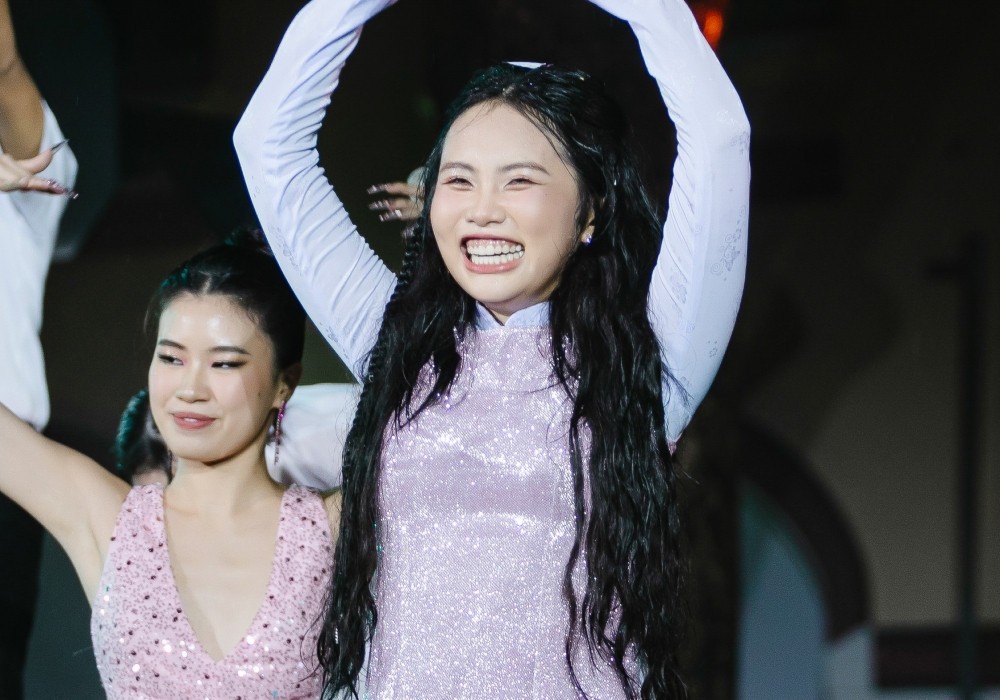 Phương Mỹ Chi xúc động, cảm ơn khán giả trong chương trình kỷ niệm 10 năm ca hát