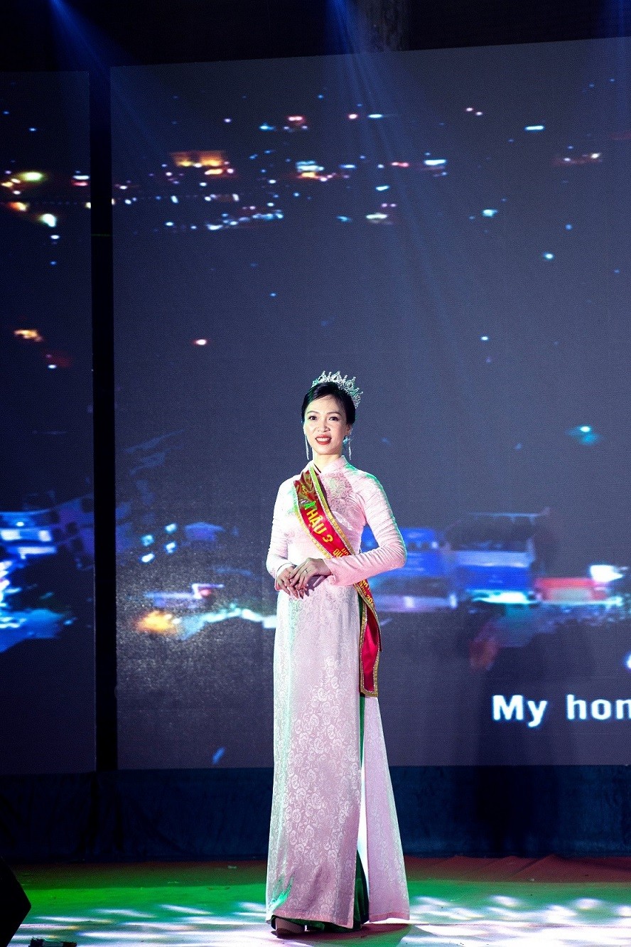 Á hậu Lê Thị Khánh Vân tham gia trình diễn tại Lễ hội Áo dài Thành Tuyên 2023