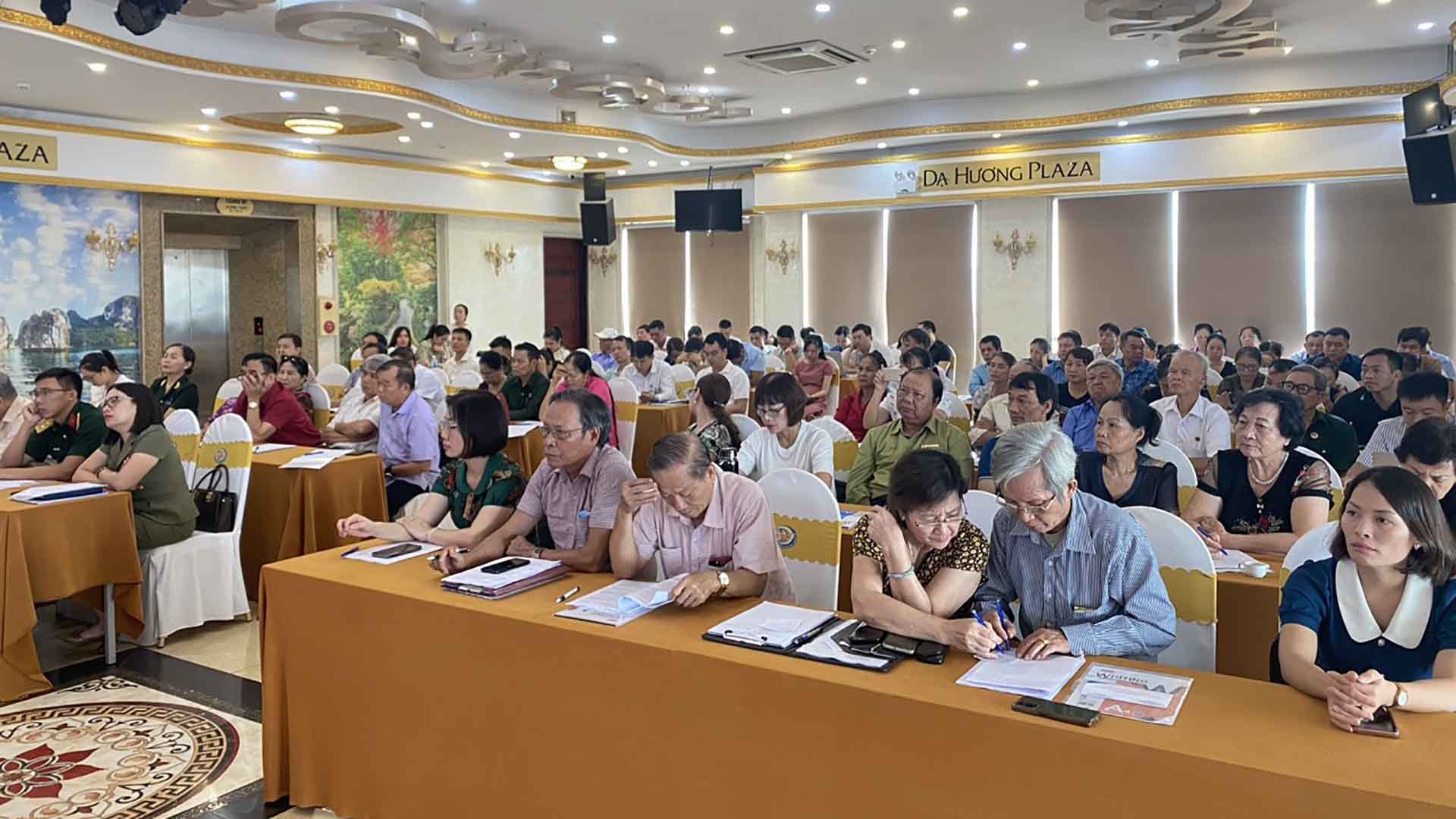 Các học viên tham dự chương trình bồi dưỡng kỹ năng đối ngoại, hội nhập quốc tế tại Thái Nguyên.