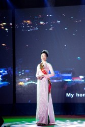 Á hậu Lê Thị Khánh Vân tham gia trình diễn tại Lễ hội Áo dài Thành Tuyên 2023