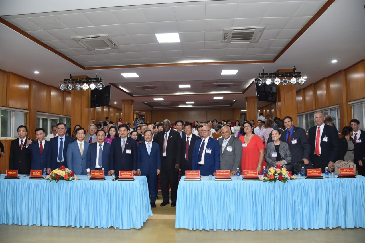 Chủ tịch Quốc hội Cuba dâng hoa Tượng đài Fidel, thăm Bệnh viện Hữu nghị Việt Nam-Cuba