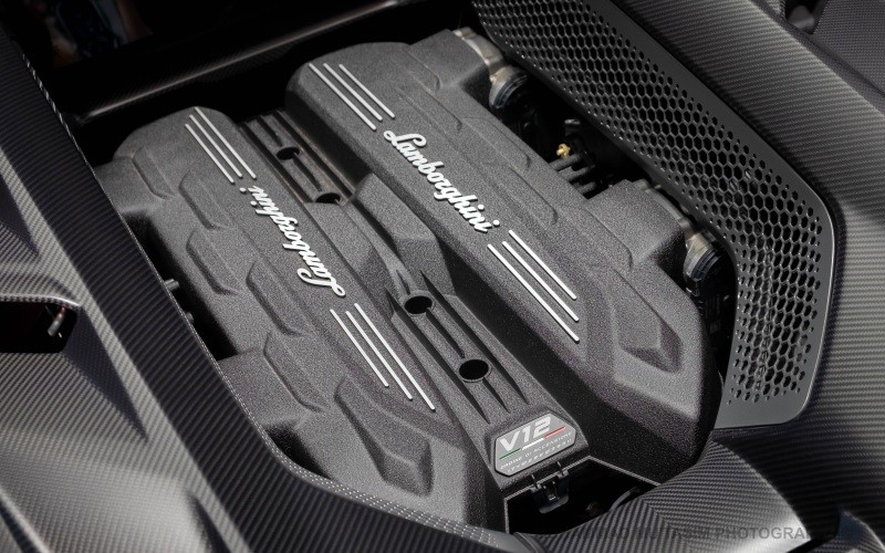 Cận cảnh Lamborghini Revuelto vừa ra mắt tại Singapore, giá hơn 46 tỷ đồng