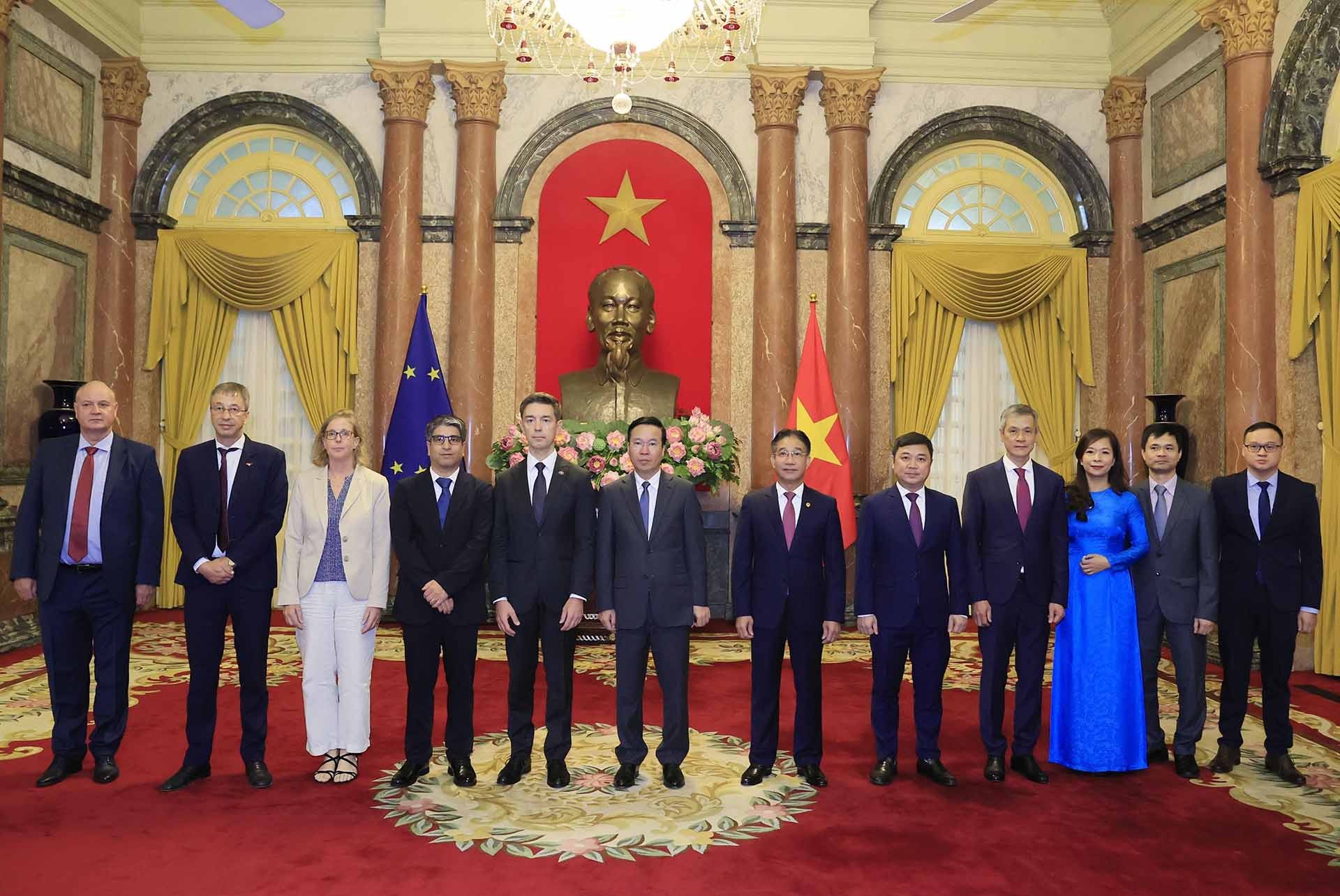 Chủ tịch nước Võ Văn Thưởng tiếp các Đại sứ Bulgaria, Liên minh châu Âu, Pháp và Kazakhstan trình Quốc thư Chủ tịch nước Võ Văn Thưởng tiếp các Đại sứ Bulgaria, Liên minh châu Âu, Pháp và Kazakhstan trình Quốc thư