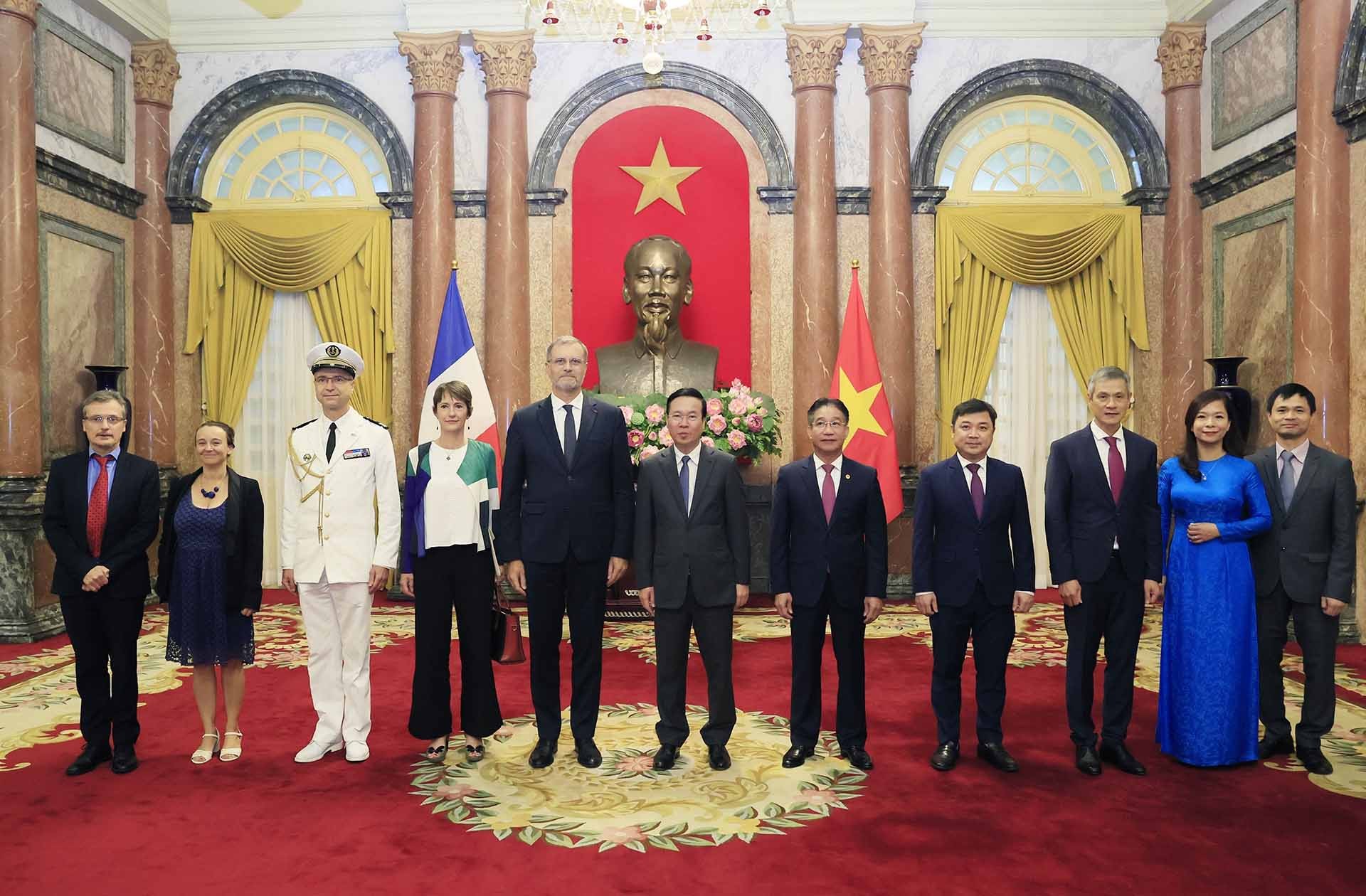 Chủ tịch nước Võ Văn Thưởng tiếp các Đại sứ Bulgaria, Liên minh châu Âu, Pháp và Kazakhstan trình Quốc thư Chủ tịch nước Võ Văn Thưởng tiếp các Đại sứ Bulgaria, Liên minh châu Âu, Pháp và Kazakhstan trình Quốc thư