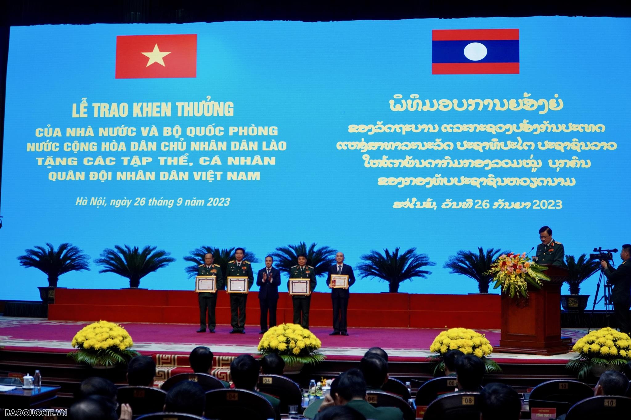 Trao tặng 36 huân chương và 32 bằng khen cho các tập thể, cá nhân Quân đội nhân dân Việt Nam Trao tặng 36 huân chương và 32 bằng khen cho các tập thể, cá nhân Quân đội nhân dân Việt Nam