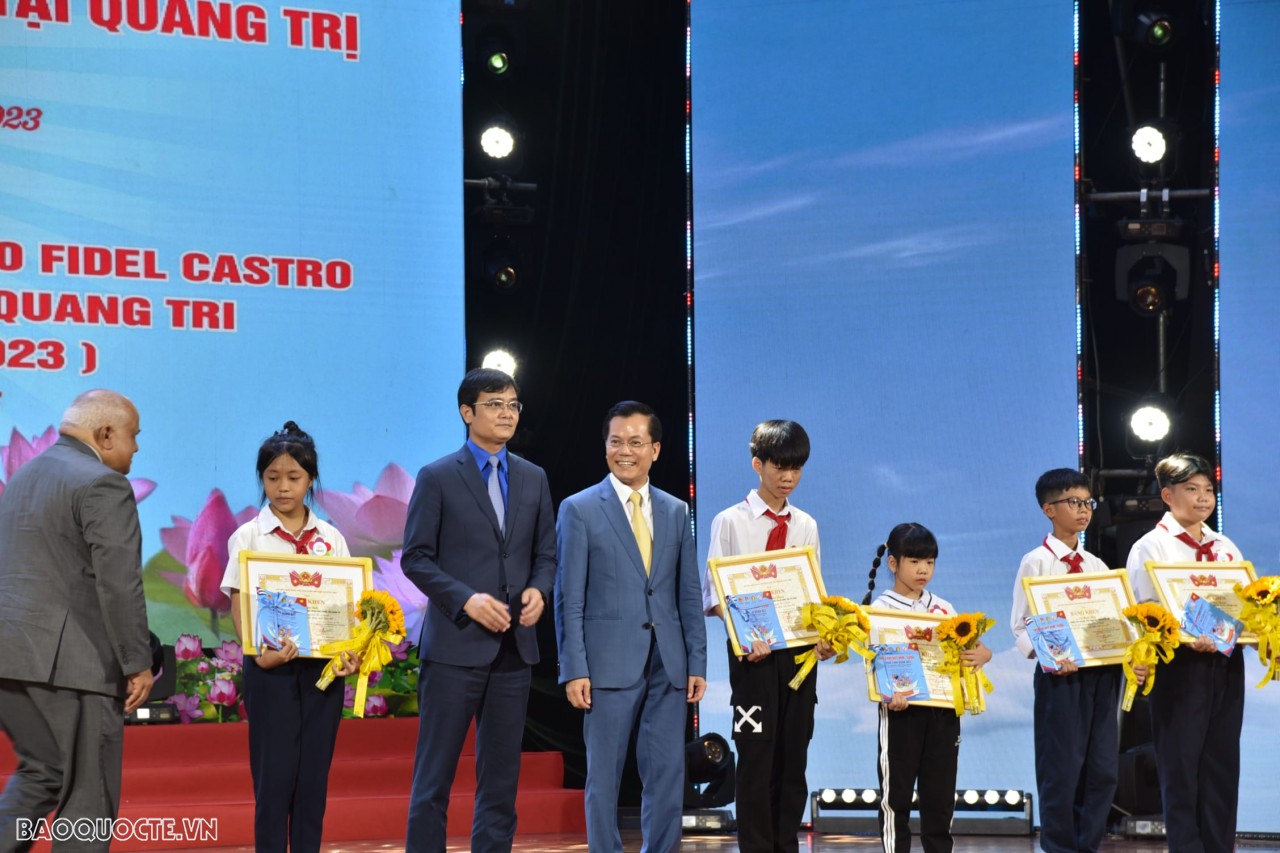 Việt Nam-Cuba kỷ niệm chuyến thăm đặc biệt của Lãnh tụ Fidel Castro đến Việt Nam năm 1973 Việt Nam-Cuba kỷ niệm chuyến thăm đặc biệt của Lãnh tụ Fidel Castro đến Việt Nam năm 1973