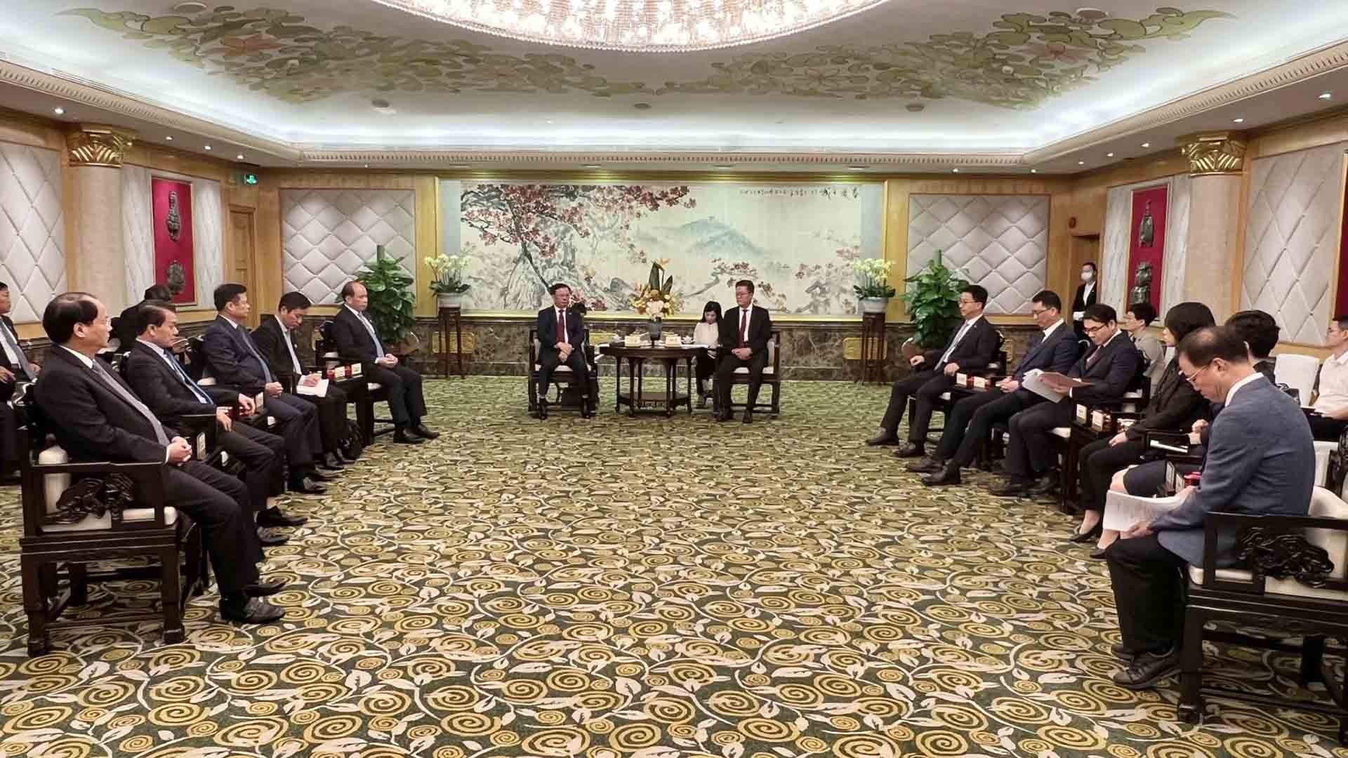 Bí thư Thành ủy Hà Nội Đinh Tiến Dũng gặp Bí thư Thành ủy, Thị trưởng thành phố Quảng Châu (Quảng Đông, Trung Quốc) Quách Vĩnh Hàng. (Nguồn: TTXVN) Bí thư Thành ủy Hà Nội Đinh Tiến Dũng gặp Bí thư Thành ủy, Thị trưởng thành phố Quảng Châu (Quảng Đông, Trung Quốc) Quách Vĩnh Hàng. (Nguồn: TTXVN)