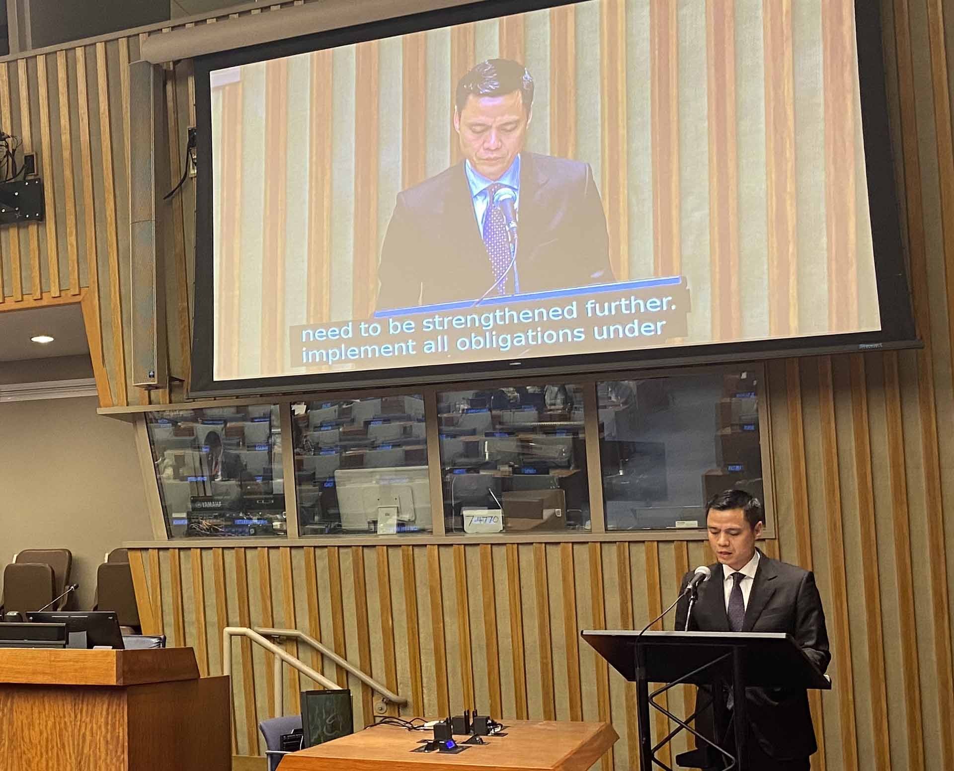 Đại sứ Đặng Hoàng Giang phát biểu tại Phiên họp. Đại sứ Đặng Hoàng Giang phát biểu tại Phiên họp.