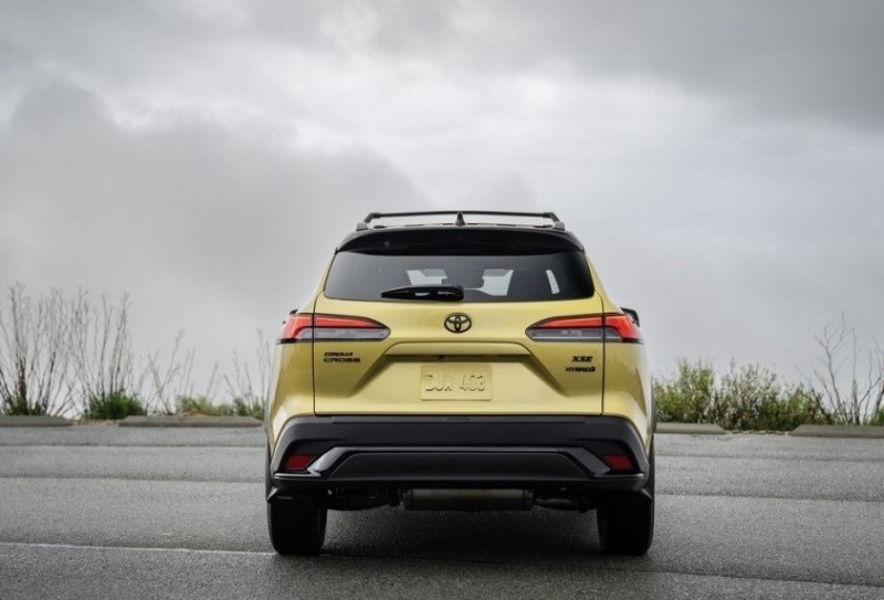Đuôi xe Toyota Corolla Cross 2024 có sự tinh chỉnh.