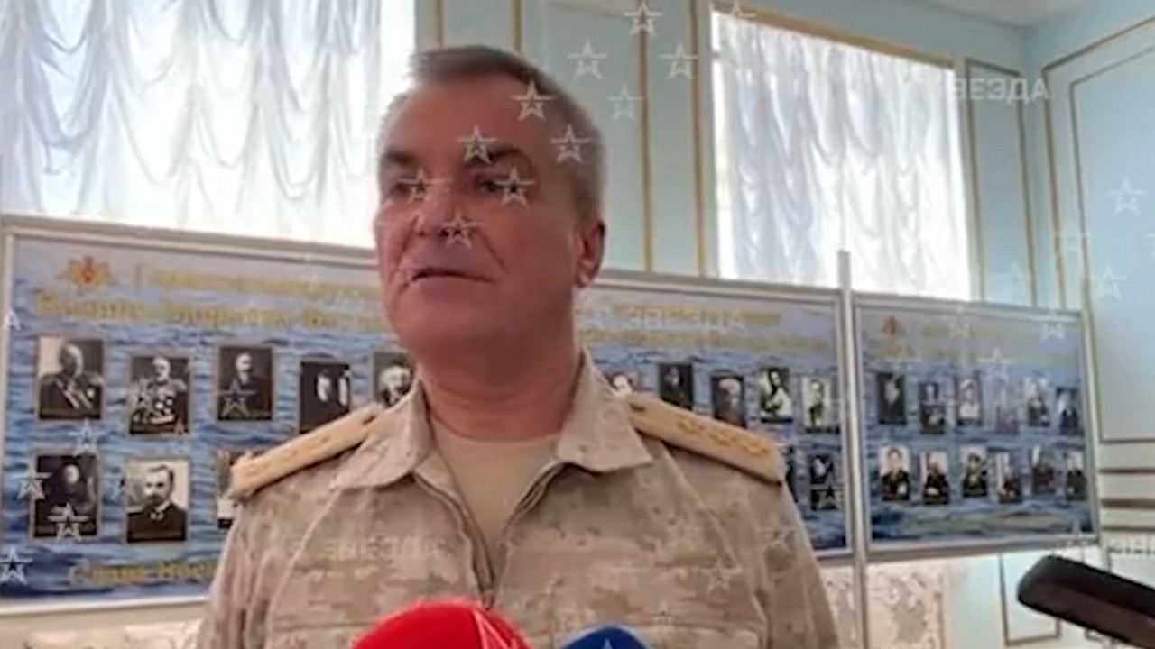 (09.27) Chỉ huy Hạm đội Biển Đen của Nga, Tướng Viktor Sokolov, người được cho là đã bị Ukraine 'tiêu diệt', bất ngờ xuất hiện trong một đoạn video ngày 27/9. (Nguồn: TASS) (09.27) Chỉ huy Hạm đội Biển Đen của Nga, Tướng Viktor Sokolov, người được cho là đã bị Ukraine 'tiêu diệt', bất ngờ xuất hiện trong một đoạn video ngày 27/9. (Nguồn: TASS)