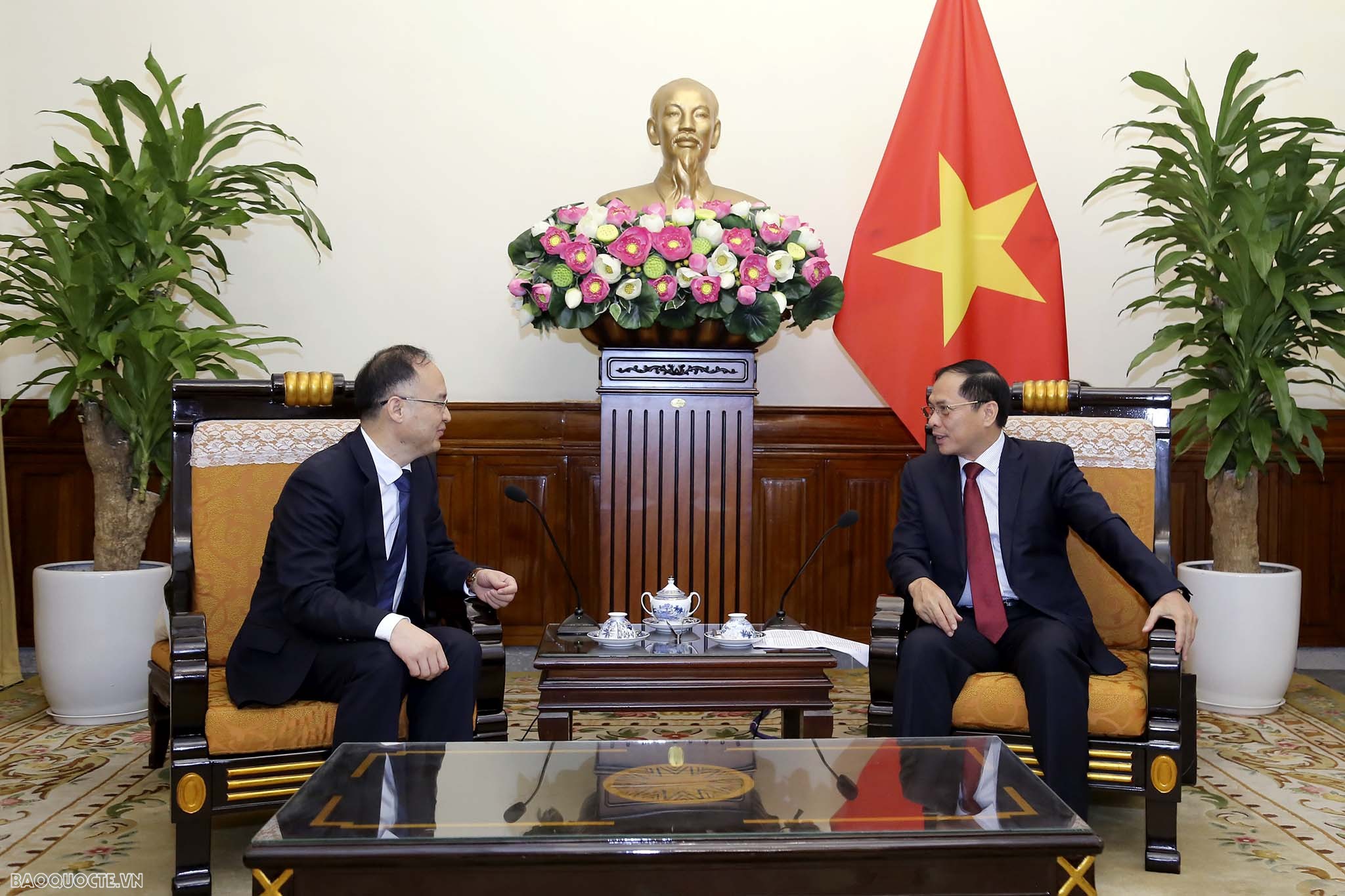 Bộ trưởng Bộ Ngoại giao Bùi Thanh Sơn tiếp Trợ lý Bộ trưởng Bộ Ngoại giao Trung Quốc Nông Dung Bộ trưởng Ngoại giao Bùi Thanh Sơn tiếp Trợ lý BT Ngoại giao Trung Quốc