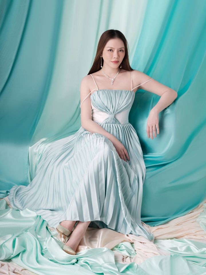 Diễn viên Lý Nhã Kỳ đăng bộ ảnh mới bên gia đình dịp Trung thu Diễn viên Lý Nhã Kỳ đăng bộ ảnh mới bên gia đình dịp Trung thu