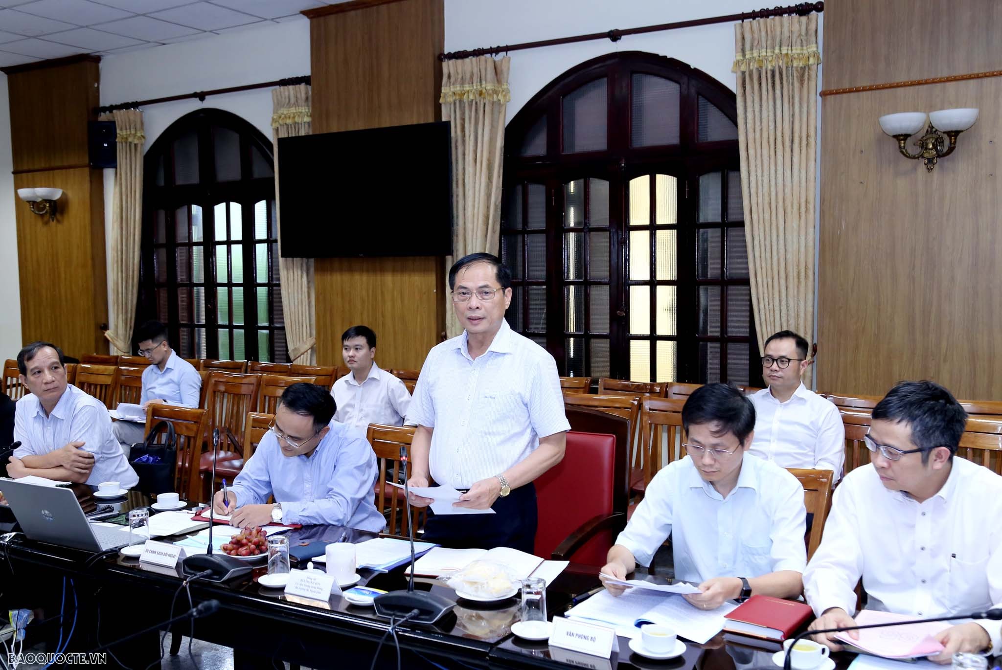 Bộ Ngoại giao làm việc với đoàn khảo sát của nhóm 4 Tổng kết 40 năm đổi mới Bộ trưởng Ngoại giao Bùi Thanh Sơn chủ trì cuộc họp nhóm tổng kết số 4 Quốc phòng, An ninh, Đối ngoại