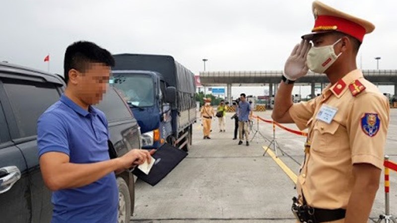 CSGT có được dừng xe trên đường cao tốc? CSGT có được dừng xe trên đường cao tốc?