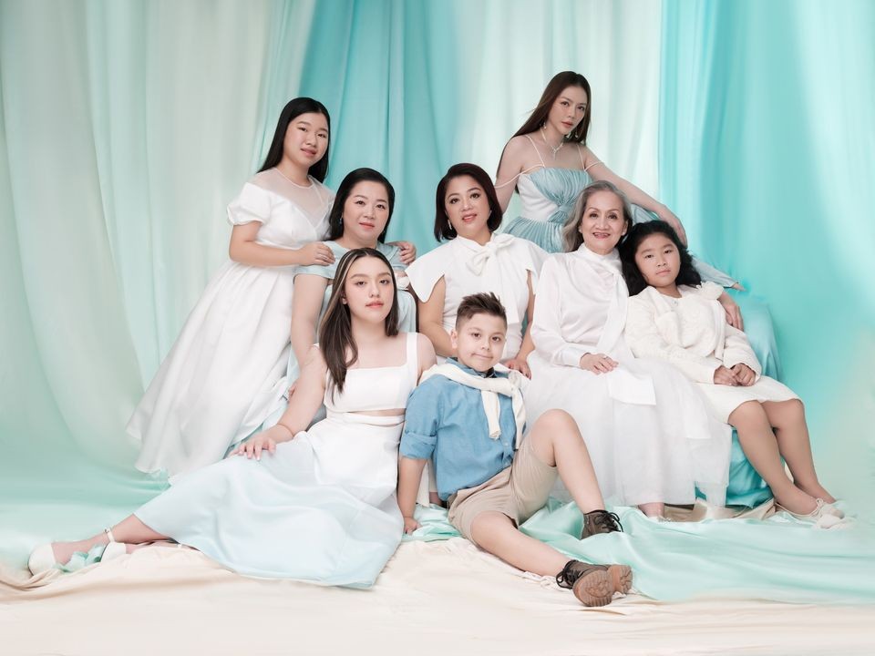 Diễn viên Lý Nhã Kỳ đăng bộ ảnh mới bên gia đình dịp Trung thu Diễn viên Lý Nhã Kỳ đăng bộ ảnh mới bên gia đình dịp Trung thu