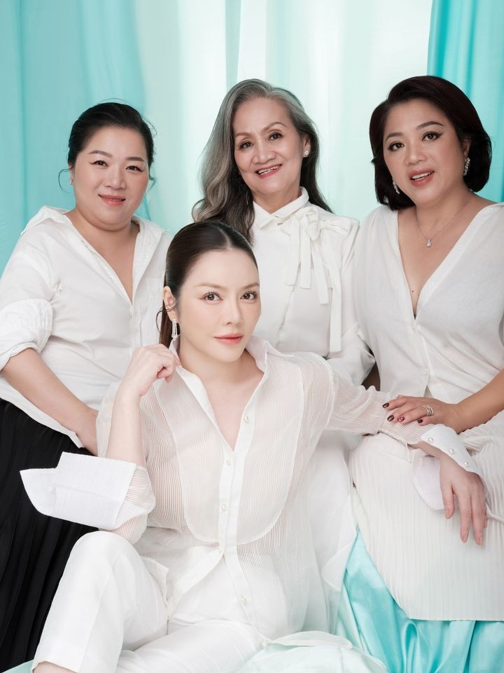 Diễn viên Lý Nhã Kỳ đăng bộ ảnh mới bên gia đình dịp Trung thu Diễn viên Lý Nhã Kỳ đăng bộ ảnh mới bên gia đình dịp Trung thu