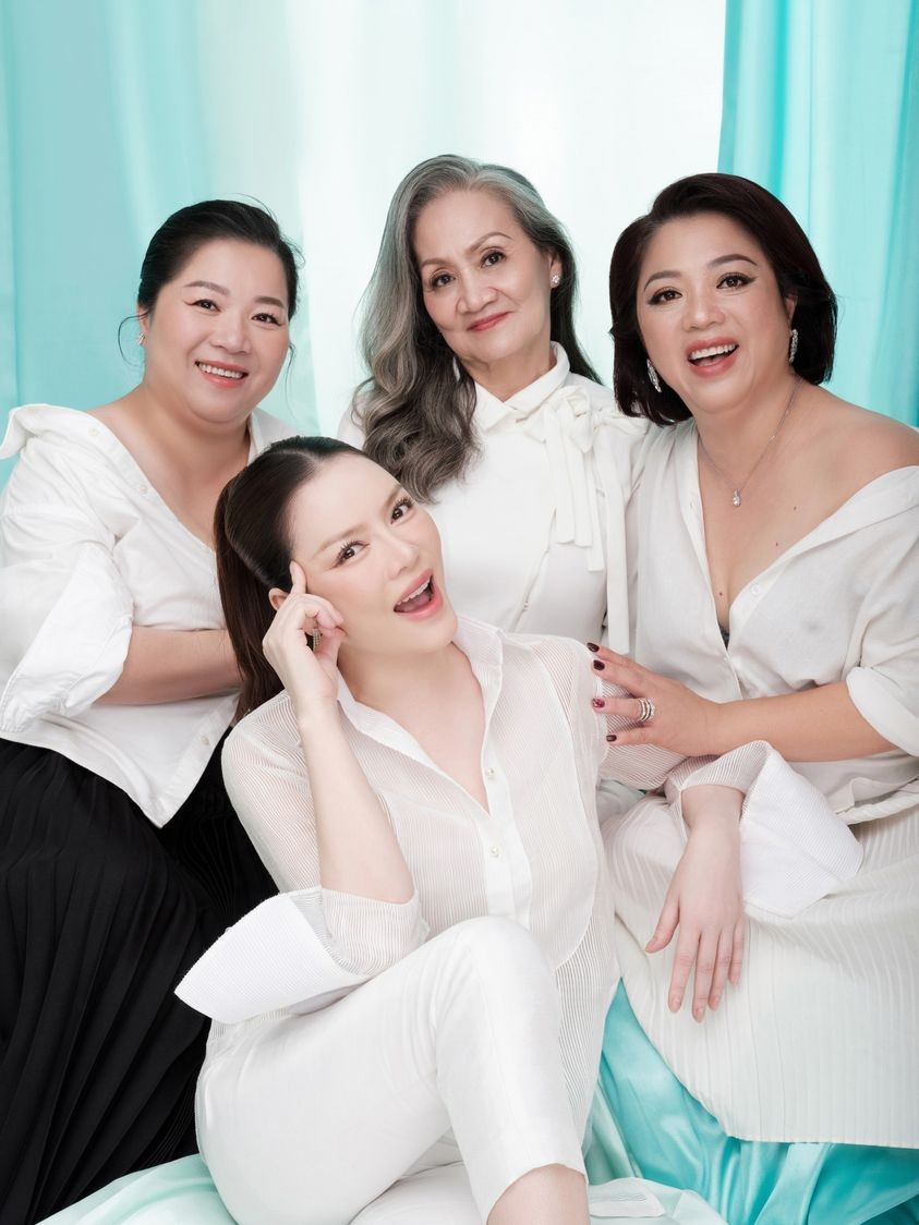 Diễn viên Lý Nhã Kỳ đăng bộ ảnh mới bên gia đình dịp Trung thu Diễn viên Lý Nhã Kỳ đăng bộ ảnh mới bên gia đình dịp Trung thu