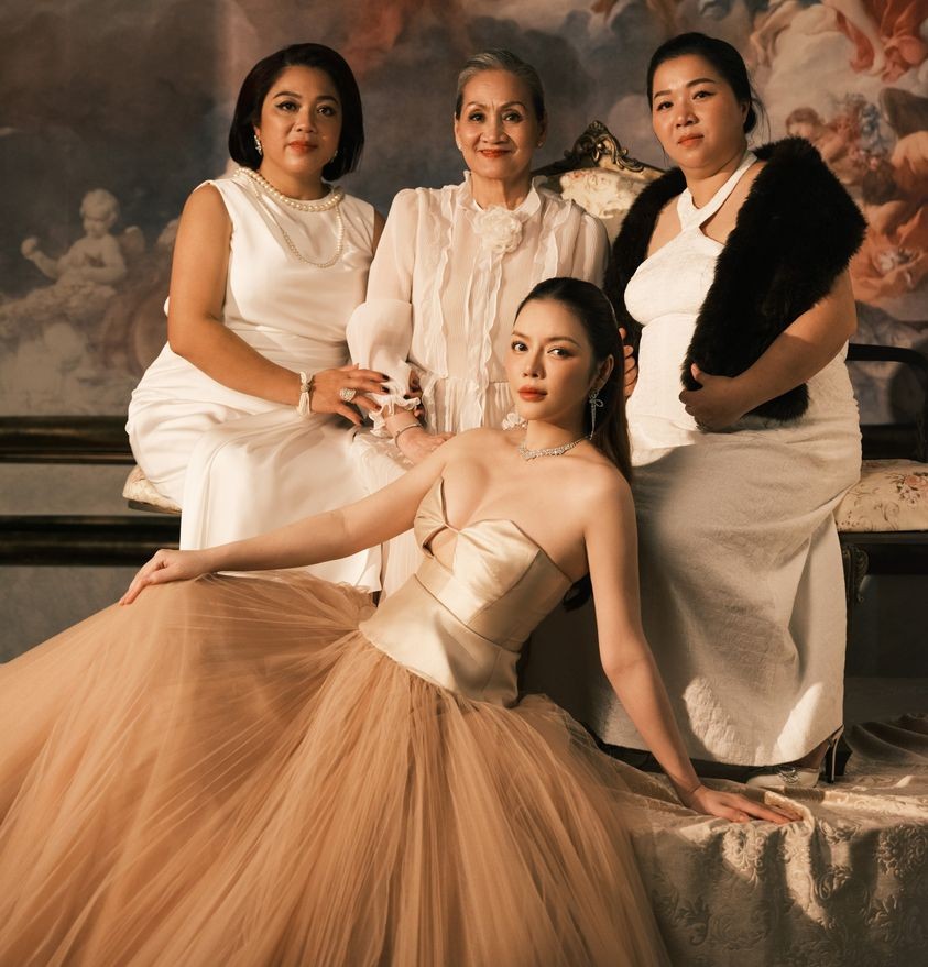 Diễn viên Lý Nhã Kỳ đăng bộ ảnh mới bên gia đình dịp Trung thu Diễn viên Lý Nhã Kỳ đăng bộ ảnh mới bên gia đình dịp Trung thu