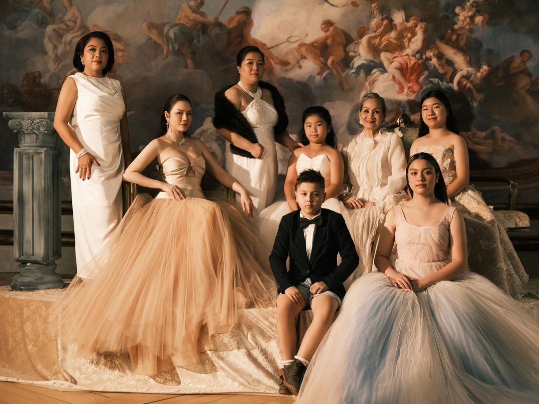 Diễn viên Lý Nhã Kỳ đăng bộ ảnh mới bên gia đình dịp Trung thu Diễn viên Lý Nhã Kỳ đăng bộ ảnh mới bên gia đình dịp Trung thu