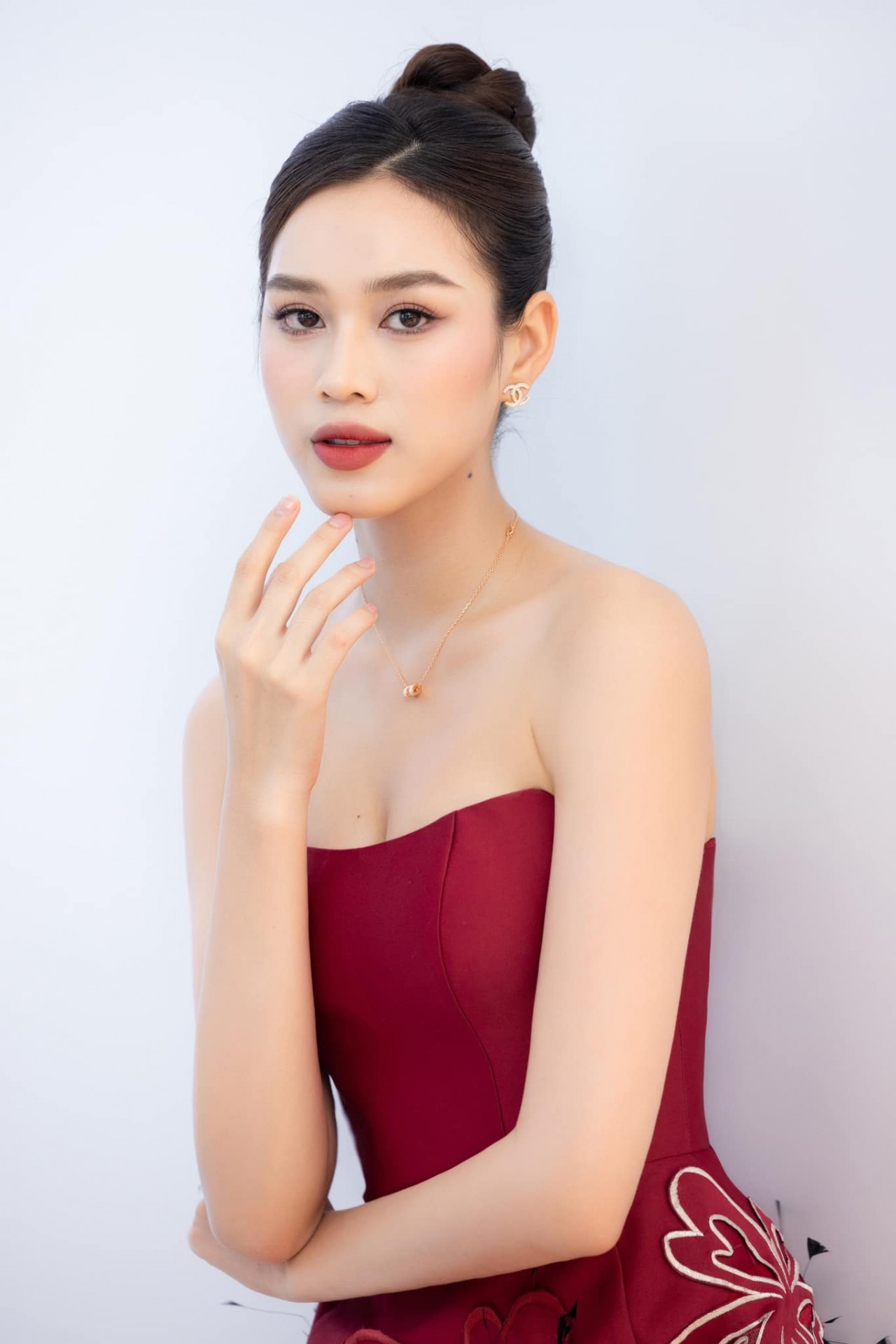 Hoa hậu Đỗ Thị Hà khoe nhan sắc 'cực phẩm' Hoa hậu Đỗ Thị Hà khoe nhan sắc 'cực phẩm'