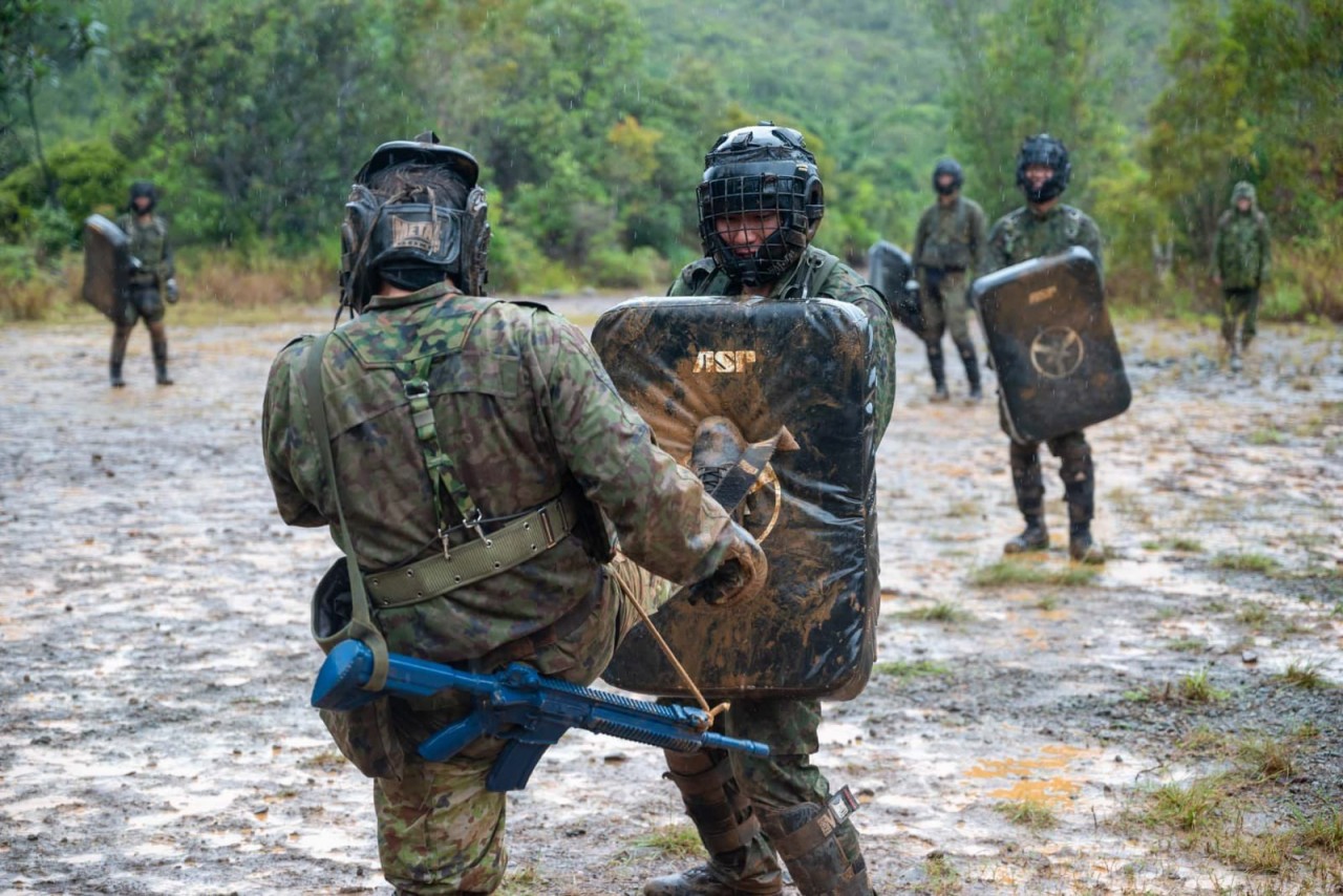 Brunet Takamori là cuộc tập trận đầu tiên giữa Lực lượng phòng vệ mặt đất Nhật Bản và Lực lượng vũ trang của Pháp, bao gồm các nội dung liên quan đến diễn tập bắn đạn thật và phối hợp trao đổi thông tin. (Nguồn: EurAsian) Brunet Takamori là cuộc tập trận đầu tiên giữa Lực lượng phòng vệ mặt đất Nhật Bản và Lực lượng vũ trang của Pháp, bao gồm các nội dung liên quan đến diễn tập bắn đạn thật và phối hợp trao đổi thông tin. (Nguồn: EurAsian)