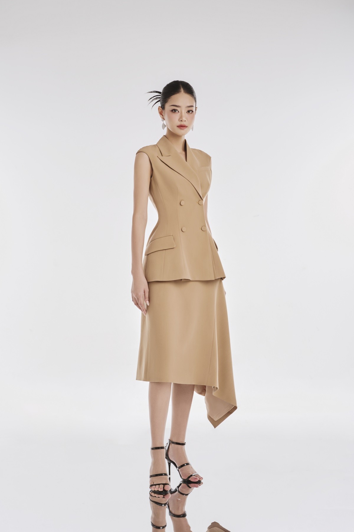 Á hậu Bùi Khánh Linh