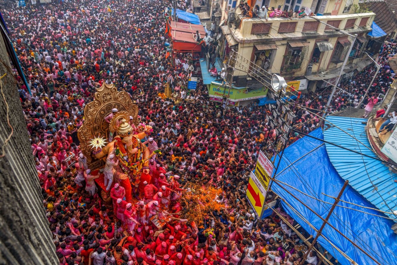 Ảnh ấn tượng (25/9-1/10): Tròn 1 năm Nga sáp nhập 4 vùng lãnh thổ; Ukraine bắn pháo tự hành ‘hoa cẩm chướng’; ông Biden có hành động lịch sử