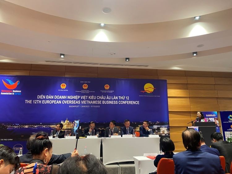 Quảng bá Chương trình và các sản phẩm Thương hiệu Quốc gia Việt Nam tại châu Âu Diễn đàn doanh nghiệp Việt kiều châu Âu: Quảng bá Chương trình và các sản phẩm Thương hiệu Quốc gia Việt Nam