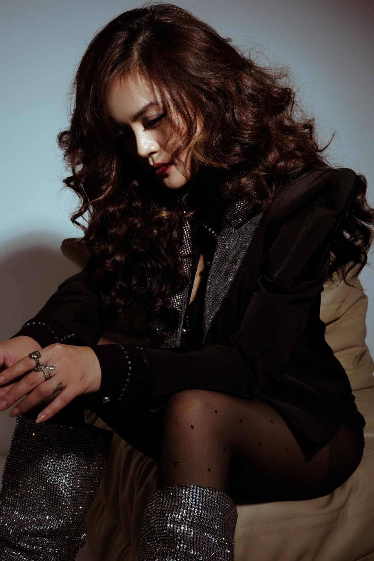 Diễn viên Thu Quỳnh phim Cuộc chiến không giới tuyến