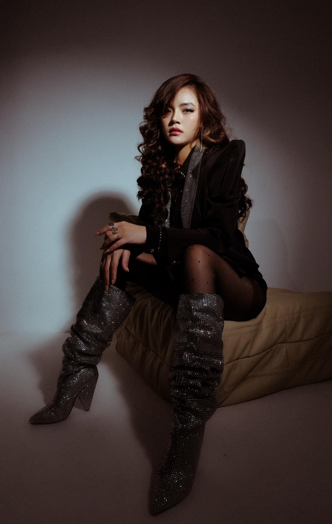 Diễn viên Thu Quỳnh phim Cuộc chiến không giới tuyến