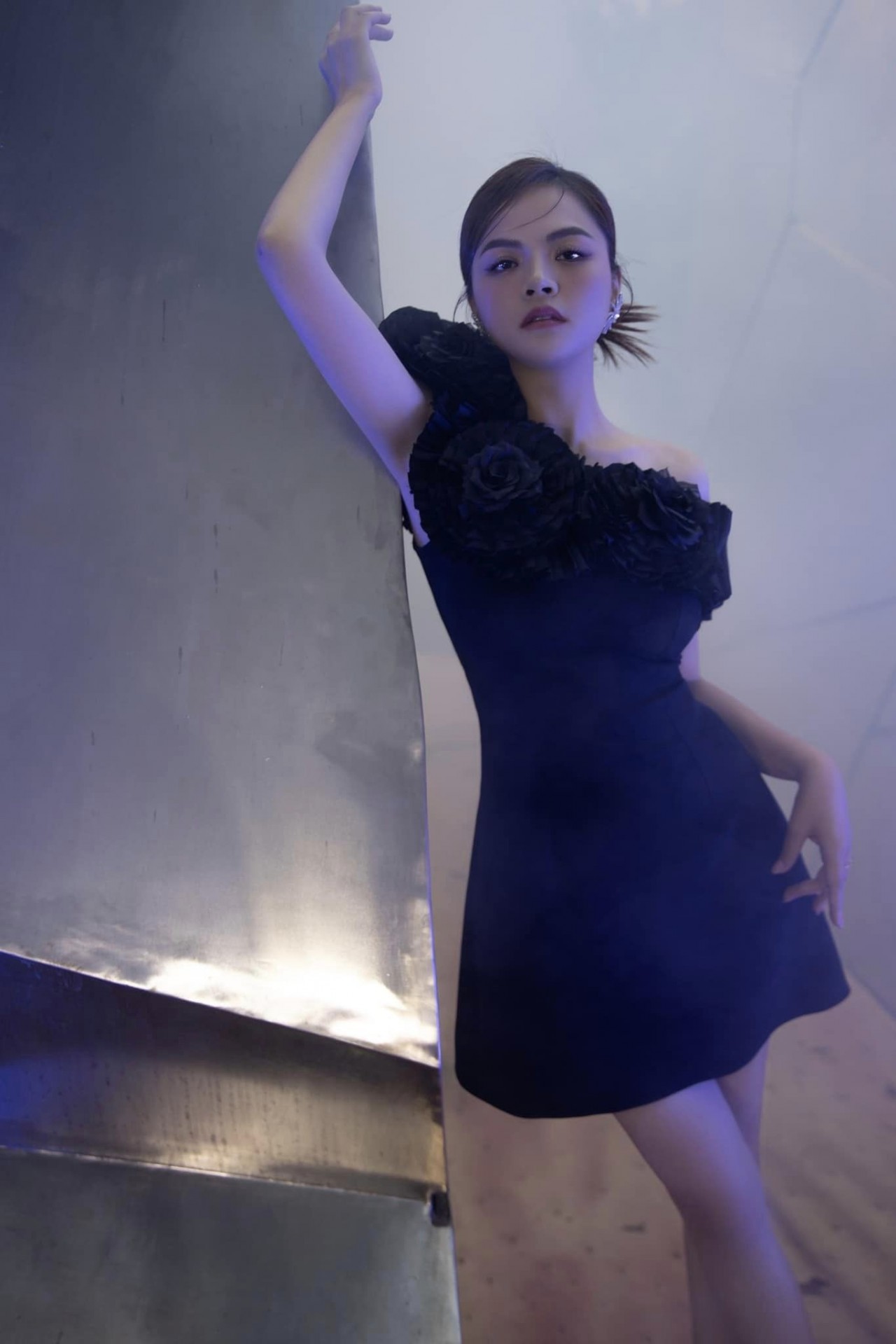 Diễn viên Thu Quỳnh phim Cuộc chiến không giới tuyến