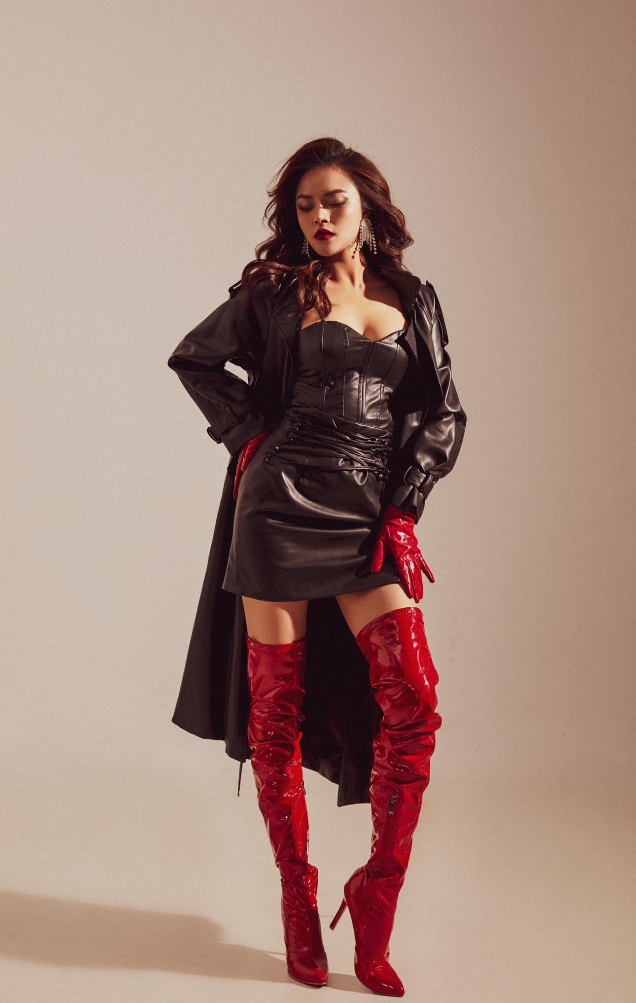 Diễn viên Thu Quỳnh phim Cuộc chiến không giới tuyến