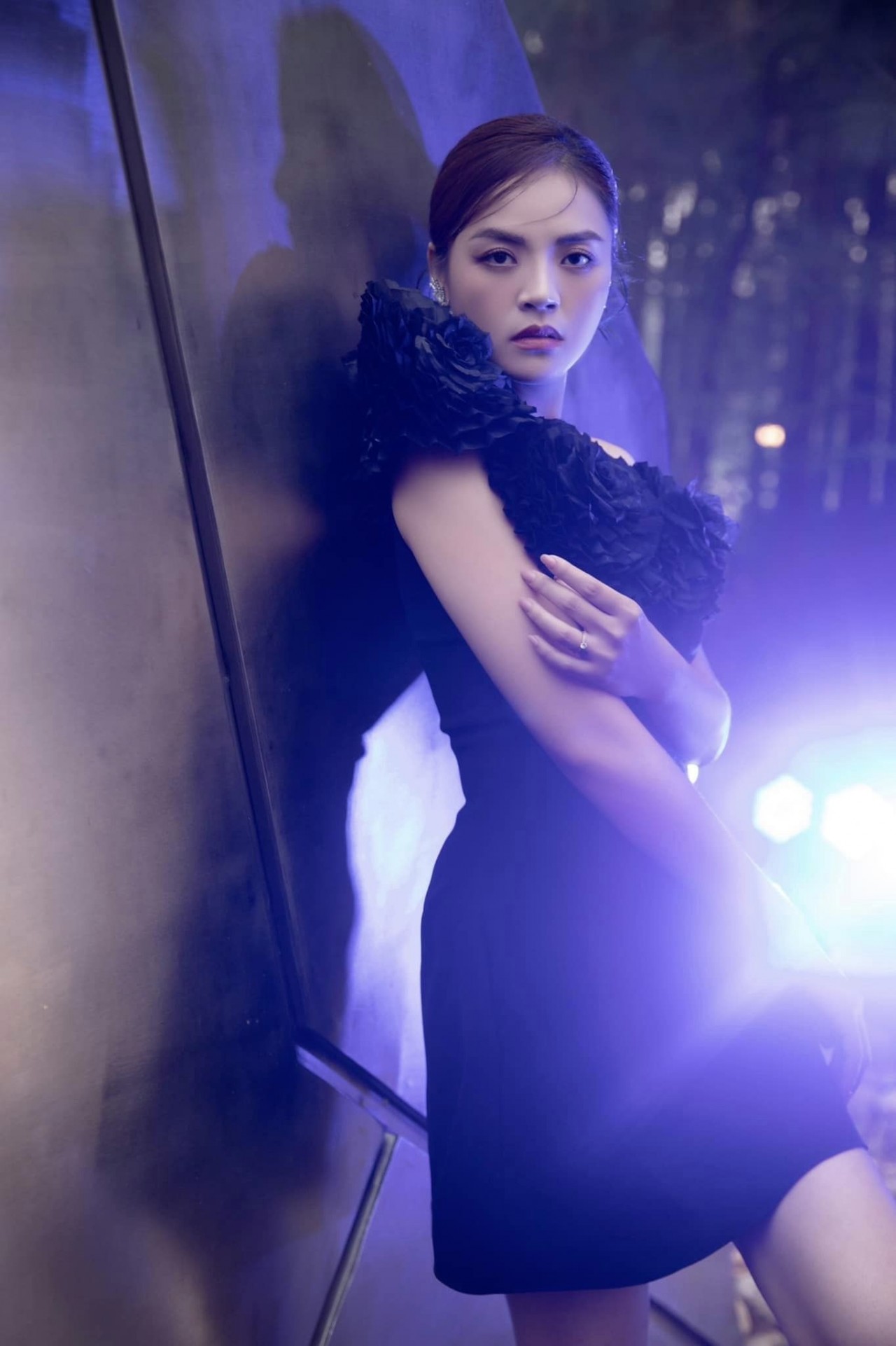 Diễn viên Thu Quỳnh phim Cuộc chiến không giới tuyến