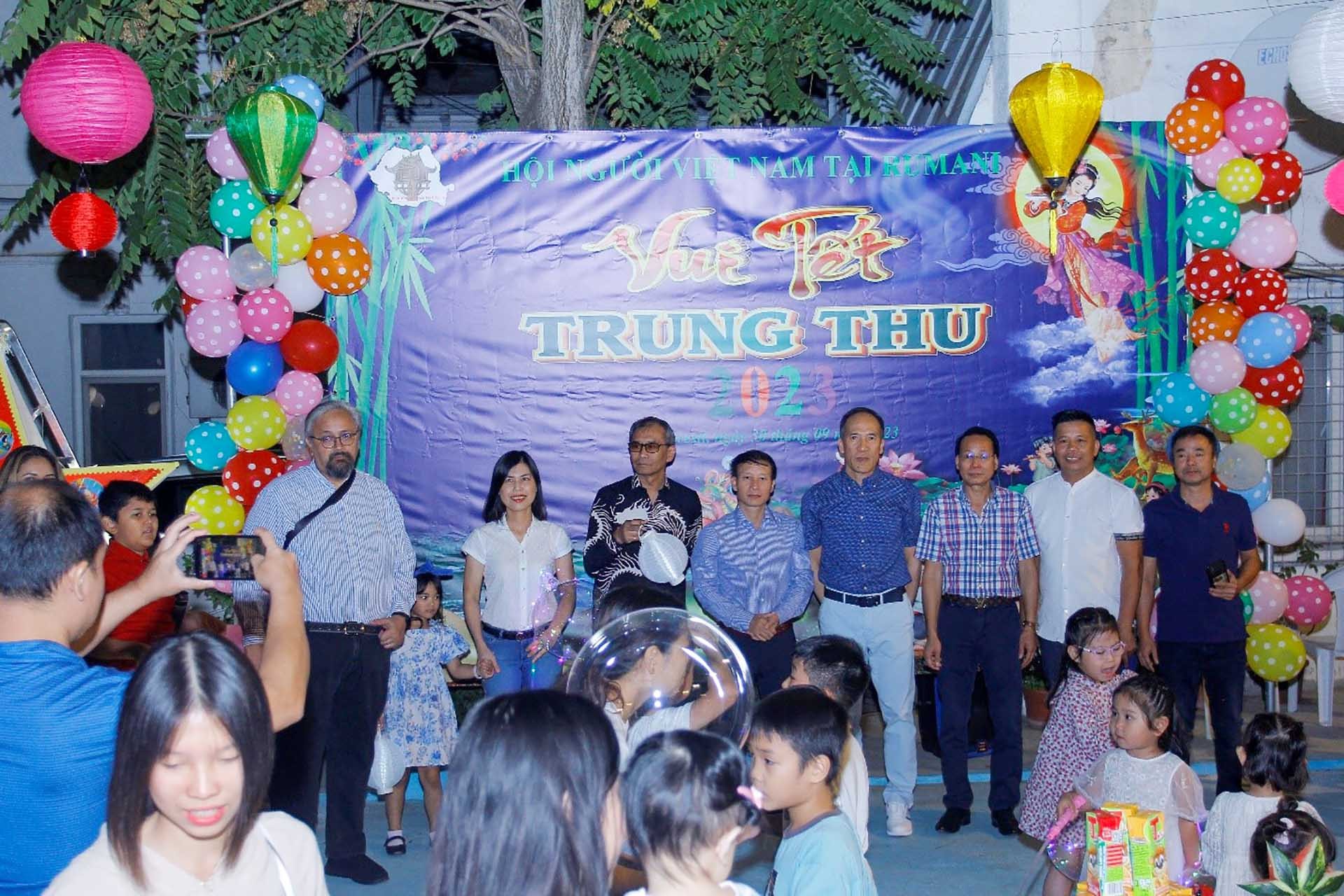 Tết Trung thu mang đậm tình quê hương tại Romania Tết Trung thu mang đậm tình quê hương tại Romania