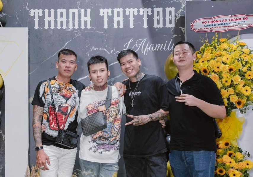 Từ thợ xăm dạo đến nhà vô địch của nhiều giải thưởng quốc tế Từ thợ xăm dạo đến nhà vô địch của nhiều giải thưởng quốc tế