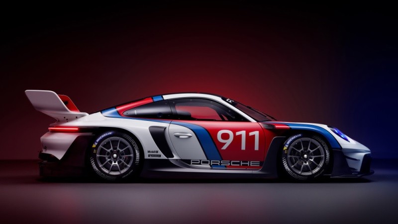 Cận cảnh xe đua Porsche 911 GT3 R rennsport vừa ra mắt, giá hơn 1 triệu USD Cận cảnh xe đua Porsche 911 GT3 R rennsport vừa ra mắt, giá hơn 1 triệu USD