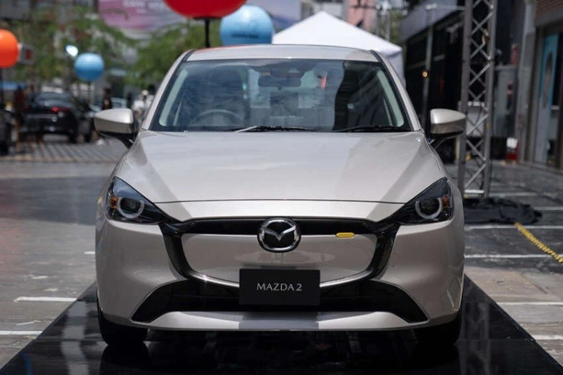 Mazda2 facelift chỉ có một số thay đổi nhỏ so với bản tiền nhiệm. Mazda2 facelift chỉ có một số thay đổi nhỏ so với bản tiền nhiệm.