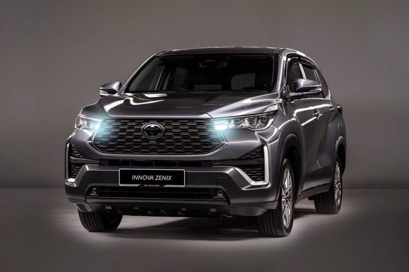 Mẫu Toyota Innova Cross còn có một số tên gọi khác như Innova Zenix hoặc Zenix ở Indonesia, Thái Lan hay Philippines; Toyota Innova Hycross ở Ấn Độ. Mẫu Toyota Innova Cross còn có một số tên gọi khác như Innova Zenix hoặc Zenix ở Indonesia, Thái Lan hay Philippines; Toyota Innova Hycross ở Ấn Độ.