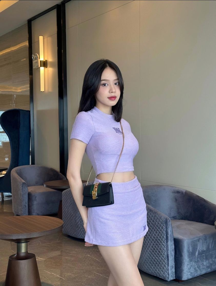 Sao Việt: Diễn viên Quỳnh Kool chụp ảnh mặc váy cưới, ca sĩ Hồ Ngọc Hà thần thái đỉnh cao