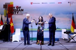 Thứ trưởng Ngoại giao Lê Thị Thu Hằng dự Lễ kỷ niệm 33 năm Ngày thống nhất nước Đức