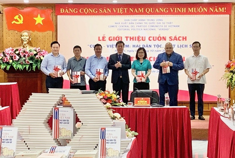 'Cuba-Việt Nam: Hai dân tộc, một lịch sử': Cuốn biên niên sự kiện giữa hai đất nước 'Cuba-Việt Nam: Hai dân tộc, một lịch sử' - cuốn biên niên sự kiện giữa hai đất nước