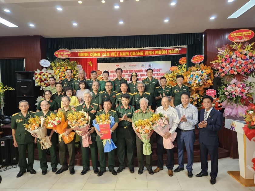 Ra mắt sách và Câu lạc bộ cùng tên 'Trái tim người lính Thủ đô' Ra mắt sách và Câu lạc bộ cùng tên 'Trái tim người lính Thủ đô'