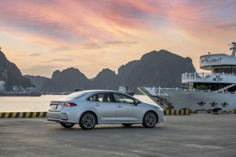 Cận cảnh Toyota Corolla Altis 2023 bản nâng cấp, giá từ 725 triệu đồng