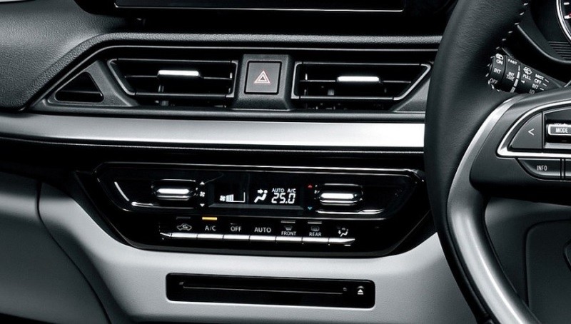 Đầu đĩa CD và DVD, trang bị lỗi thời xuất hiện trên Suzuki Swift 2024. Đầu đĩa CD và DVD, trang bị lỗi thời xuất hiện trên Suzuki Swift 2024.