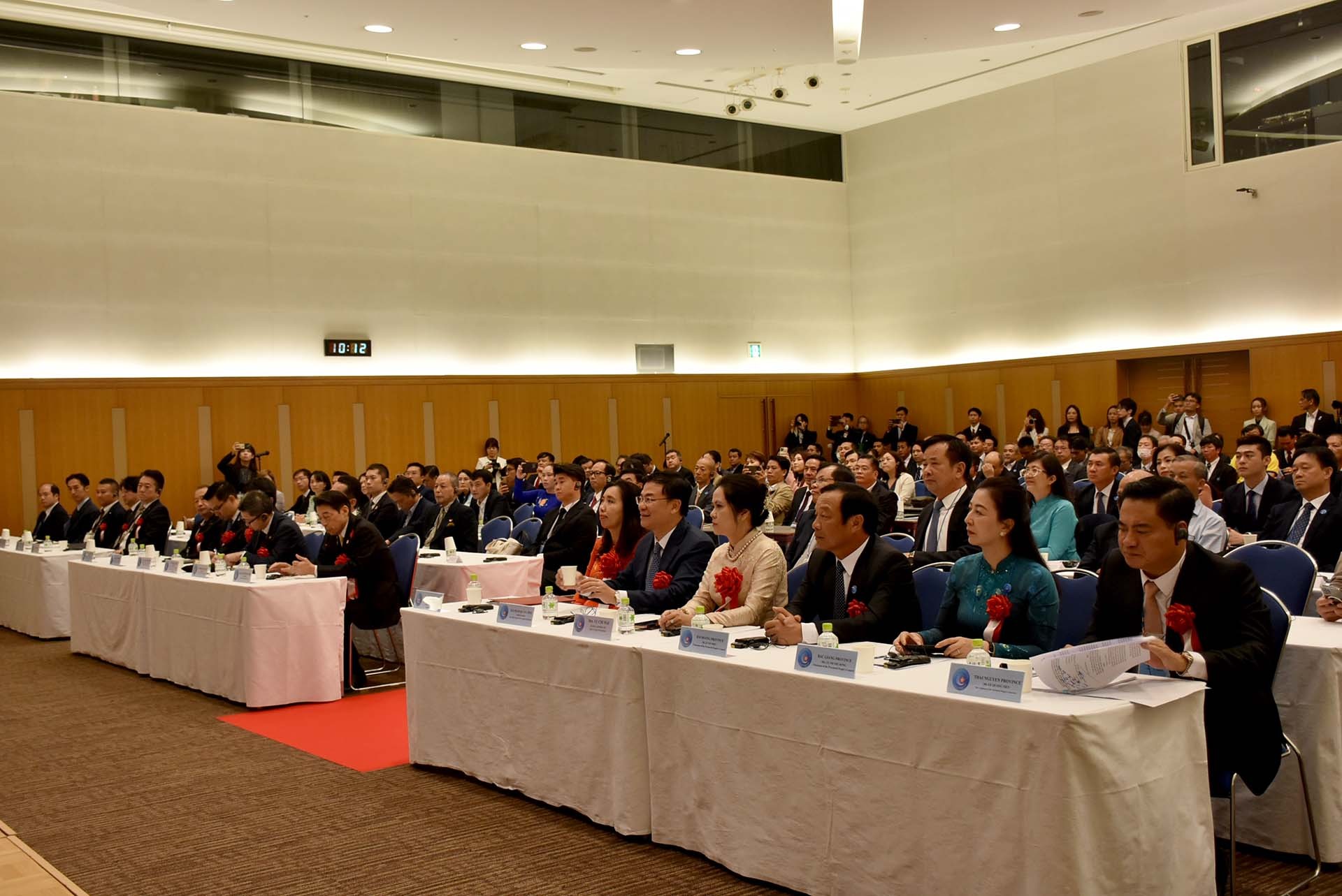 Các đại biểu tham dự Diễn đàn. Các đại biểu tham dự Diễn đàn.