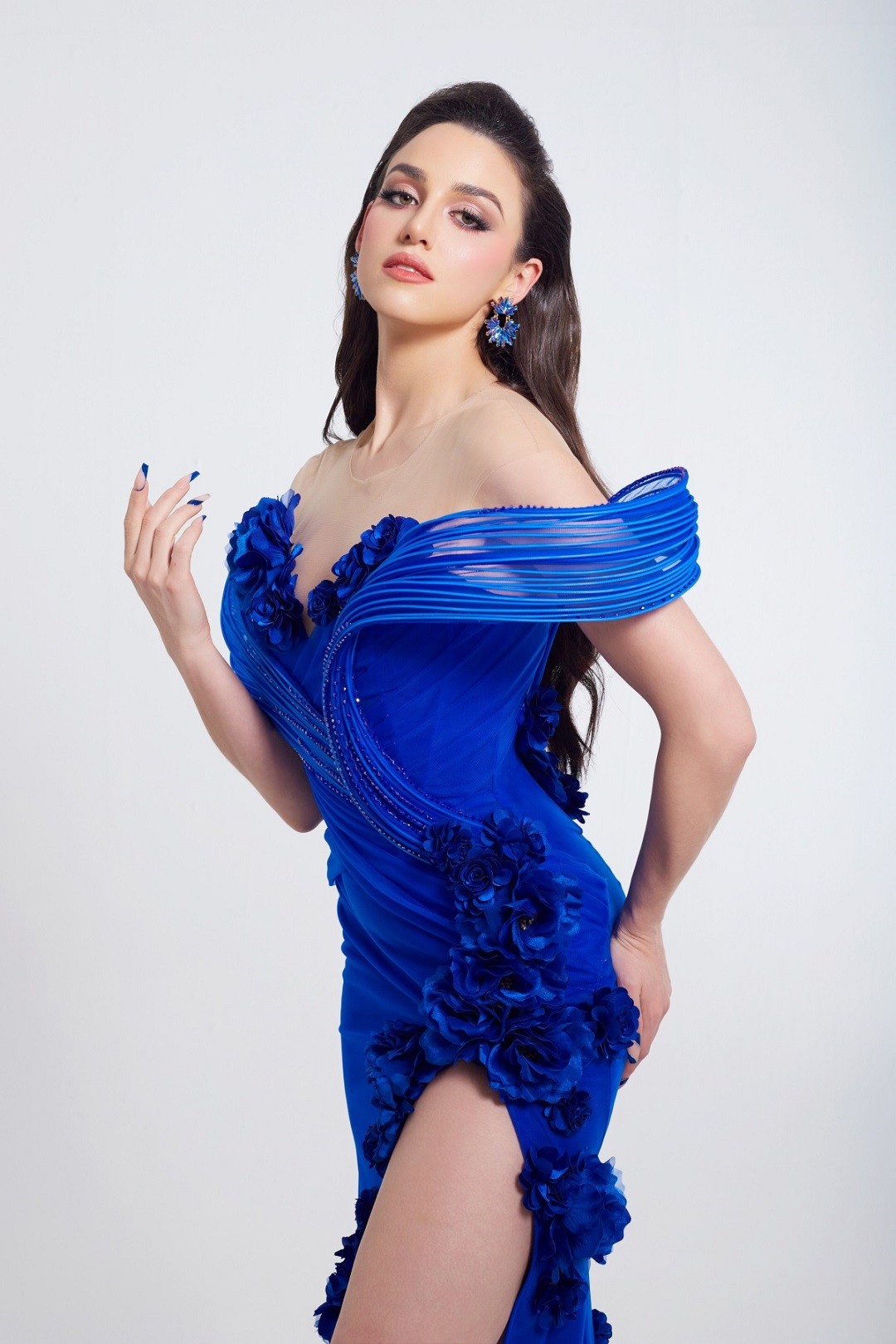 Miss Grand International 2023: Hoa hậu Hòa bình Australia ưu tiên những mẫu đầm của nhà thiết kế Nguyễn Minh Tuấn